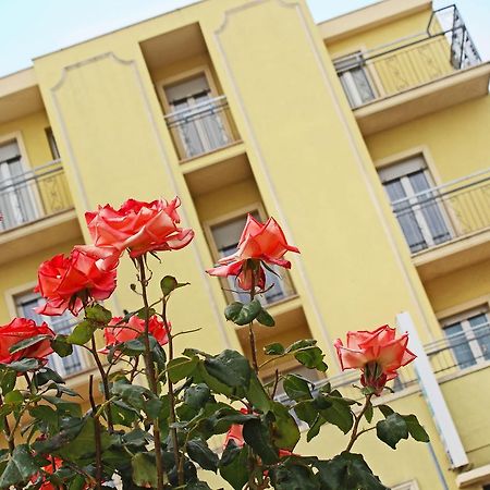 Hotel Villa Aurora ベラーリア・イジェア・マリーナ エクステリア 写真
