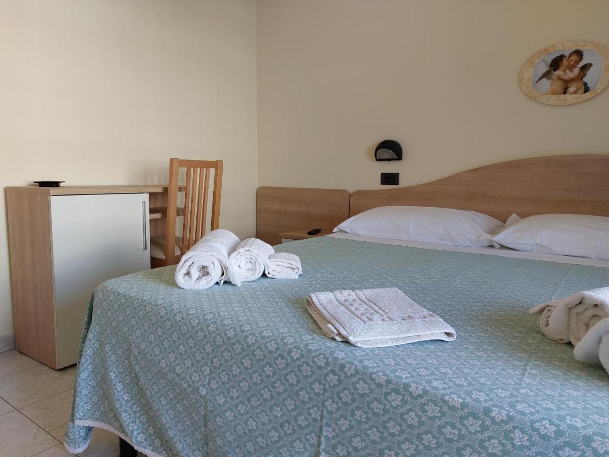 Hotel Villa Aurora ベラーリア・イジェア・マリーナ エクステリア 写真